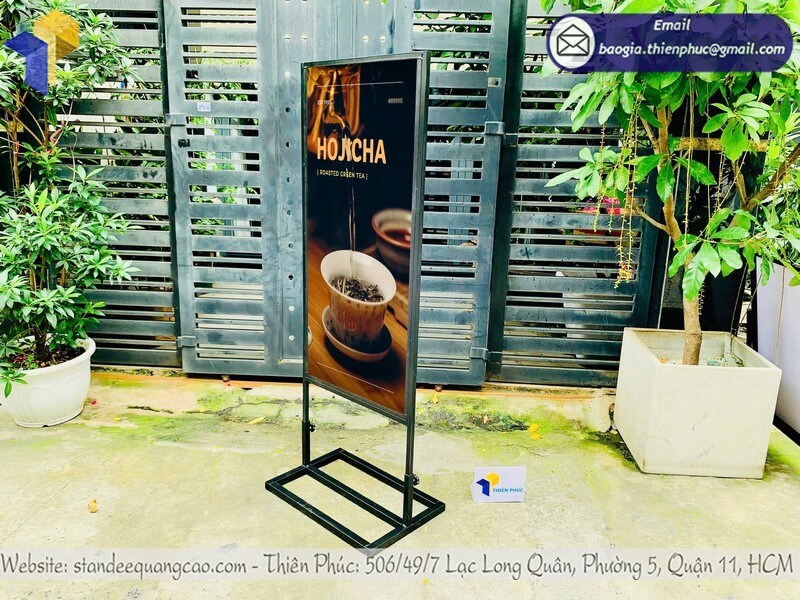 In standee khung sắt chống gió cho sự kiện ngoài trời