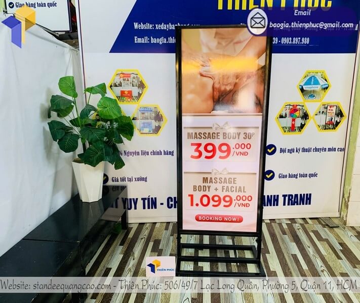 In Standee khung sắt chống ngã dùng cho sự kiện khai trương
