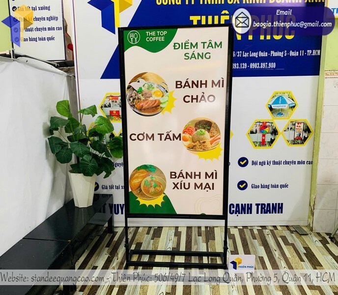 in standee khung sắt để sự kiện