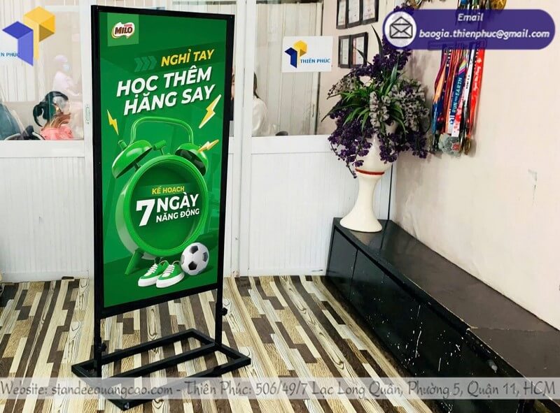 in standee khung sắt giá rẻ HCM tháng 7 2025
