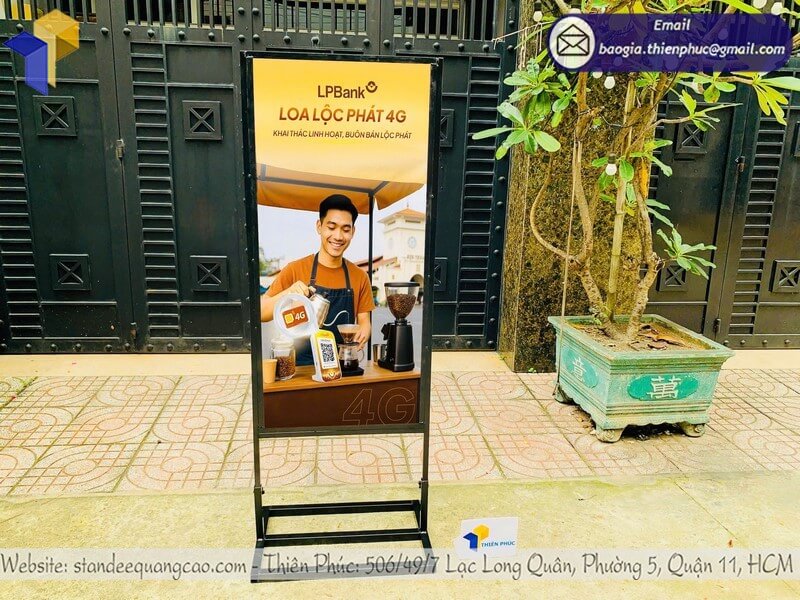 In standee khung sắt quảng cáo theo thiết kế riêng