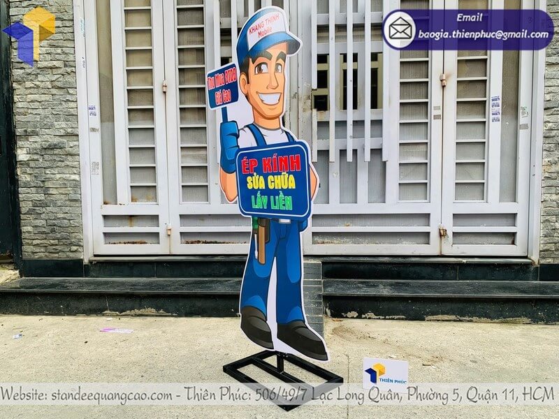 In standee mô hình người thật giá rẻ thiết kế sang trọng