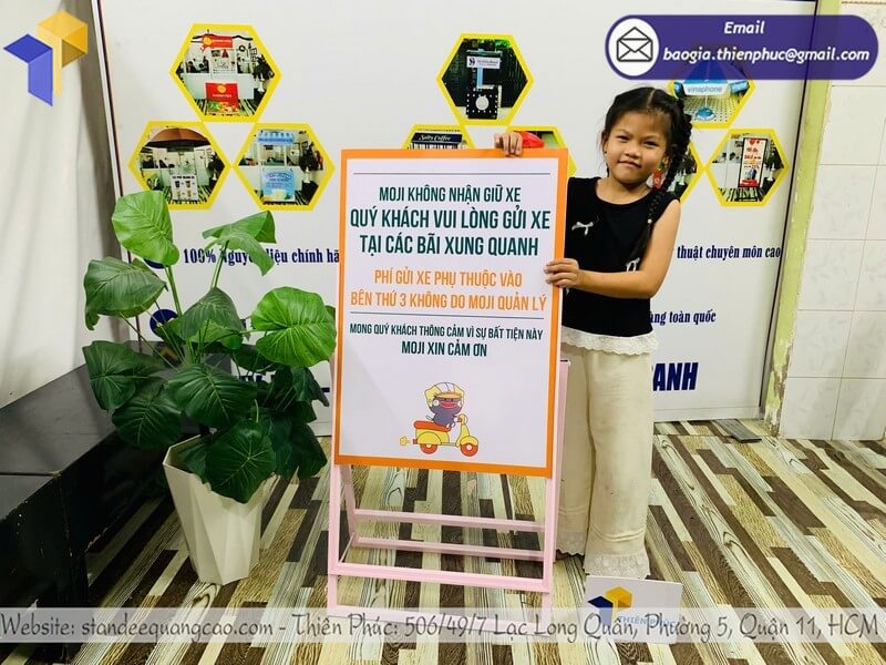 in standee quảng cáo khung sắt