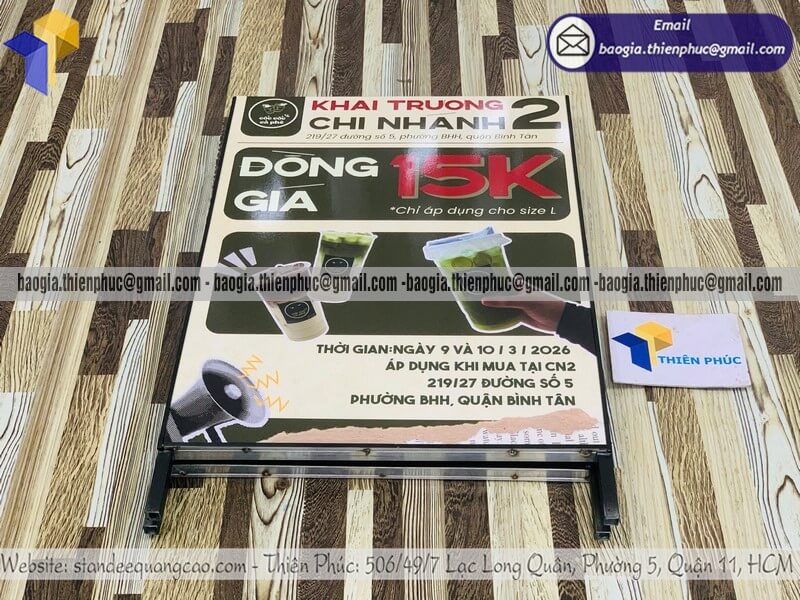 Khung bảng hiệu chữ A quảng cáo in 2 mặt ngoài trời bán trước cửa hàng giá 500.000đ