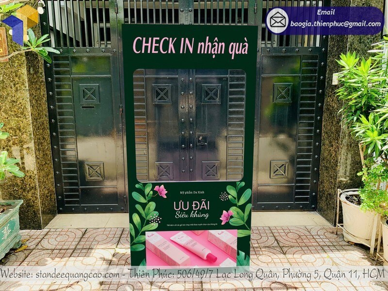 khung check in mỹ phẩm hot 2025