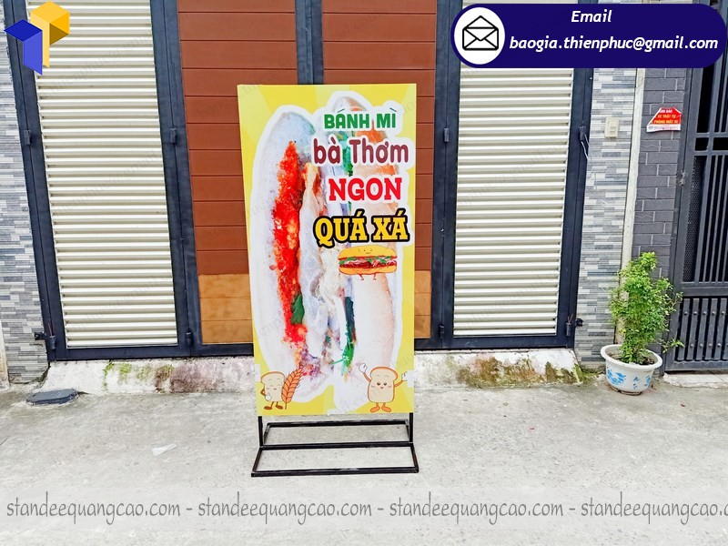 khung sắt standee quảng cáo