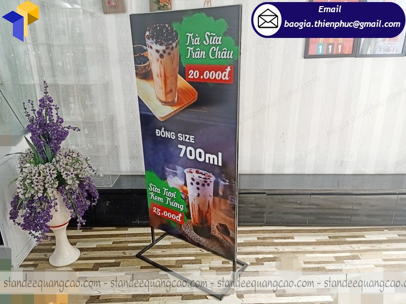 khung standee chịu gió giá rẻ