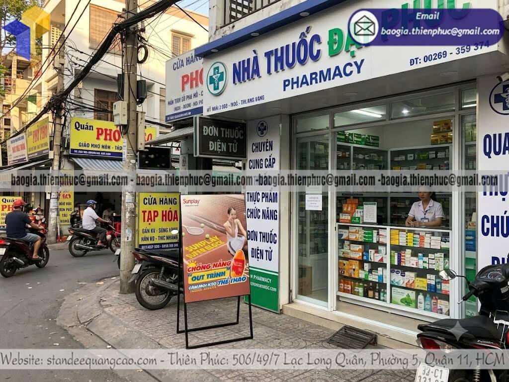 Khung standee chữ A bằng sắt gắn poster trưng bày giá tốt từ 500 nghìn không lo đội giá