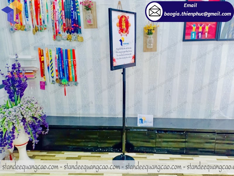 khung standee quảng cáo giá rẻ