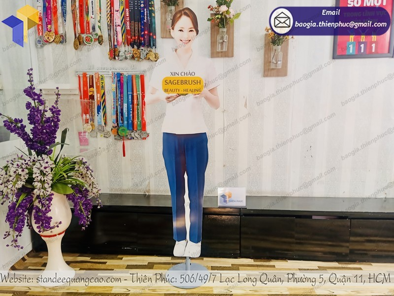 làm standee mô hình người đẹp