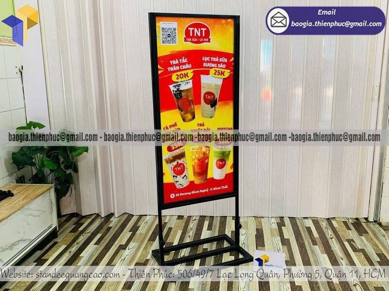 Mẫu bảng hiệu quảng cáo đứng bằng sắt in banner 2 mặt in logo thương hiệu riêng
