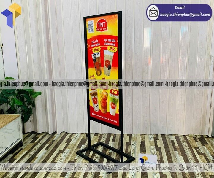 Mẫu bảng hiệu quảng cáo đứng bằng sắt in banner 2 mặt thiết kế sản xuất nhanh giao hàng toàn quốc