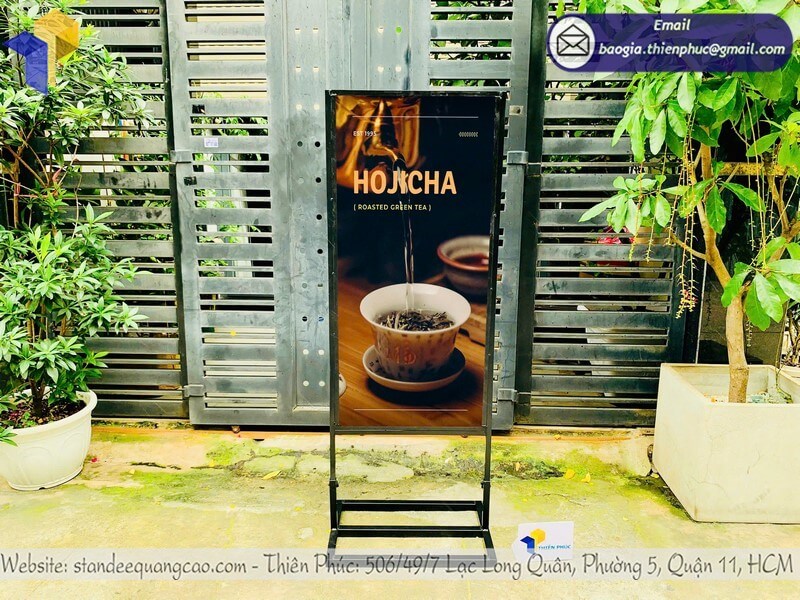 Mẫu in standee khung sắt chống gió giá rẻ