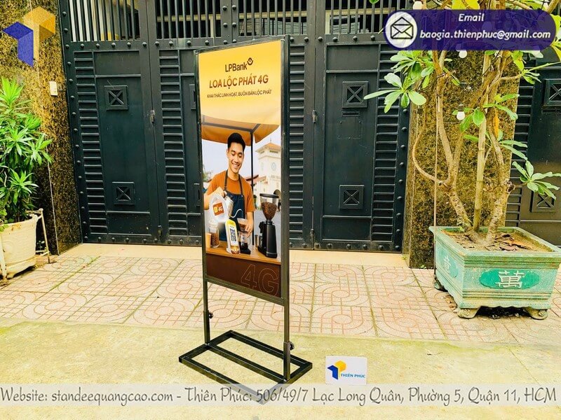 Mẫu in standee khung sắt quảng cáo mới nhất năm 2025