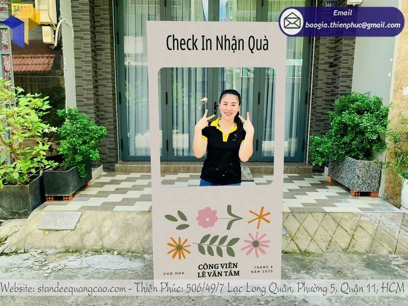 thiết kế khung check in sự kiện TPHCM