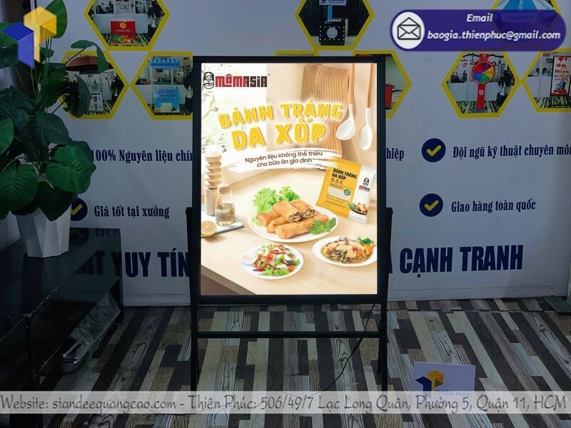 Mẫu khung tranh điện led siêu mỏng trước quán ăn đẹp