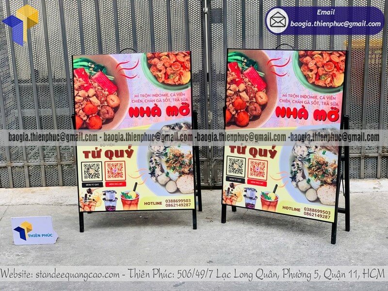 Mẫu standee A quảng cáo chân sắt in logo cho quán ăn đặt ngoài trời, thu hút khách trước quán