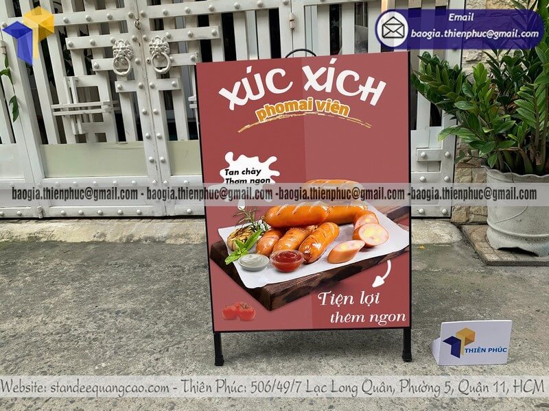 Mẫu standee A quảng cáo hai mặt trưng bày trước cửa hàng Mẫu standee A quảng cáo hai mặt trưng bày trước cửa hàng