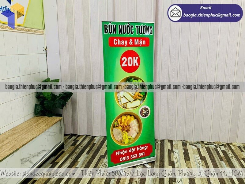 Mẫu standee cuốn nhôm dựng poster 1 mặt đẹp chiếm spotlight quảng cáo cửa hàng