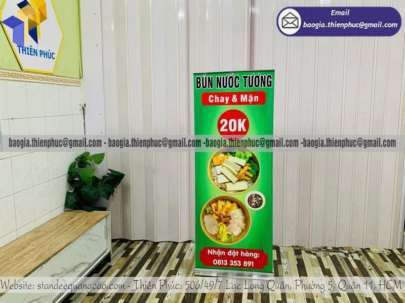 Mẫu standee cuốn nhôm dựng poster 1 mặt đẹp