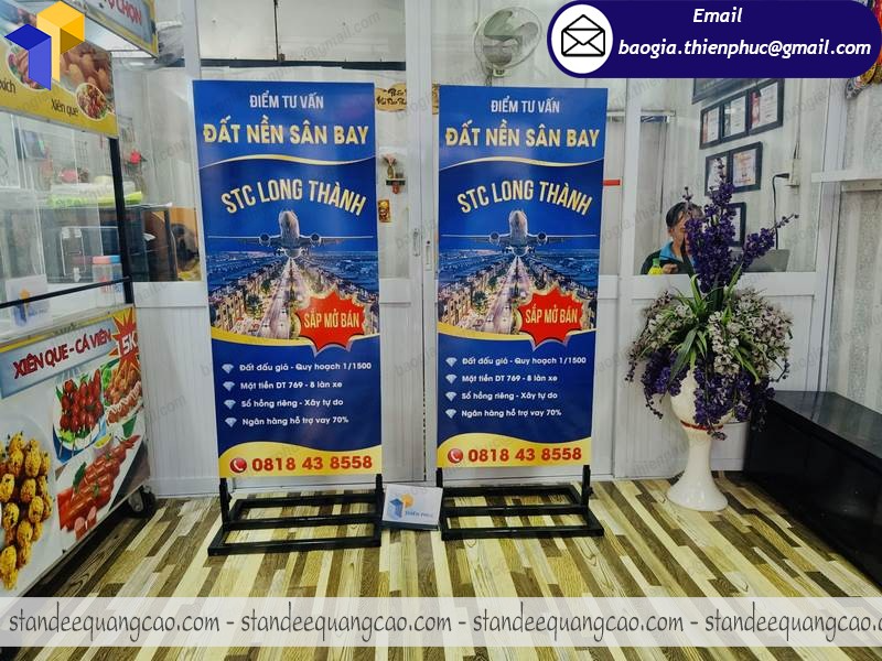 mẫu standee khung sắt ngoài trời đẹp