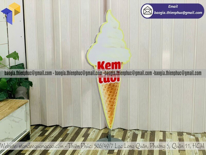 Mẫu standee mô hình cây kem tươi đặt ngoài trời trang trí khai trương cực dễ thương
