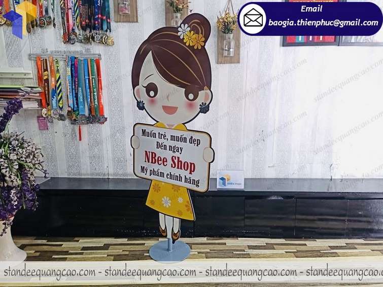 mẫu standee mô hình hoạt hình