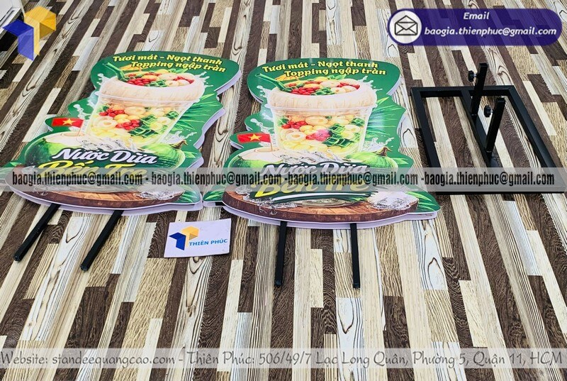 Mẫu standee mô hình quảng cáo đồ uống in 2 mặt giá rẻ quảng cáo chủ bán đồ uống mang đi