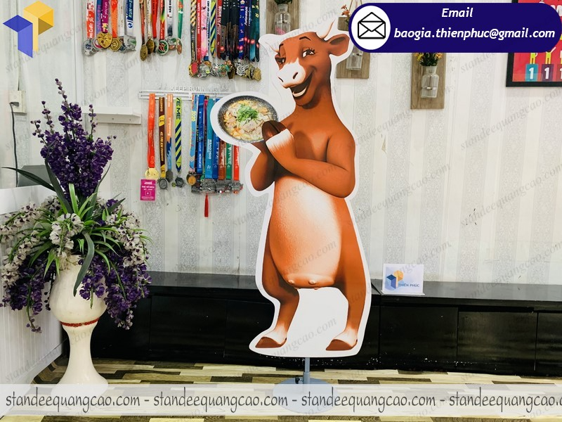 mẫu standee mô hình quảng cáo giá rẻ