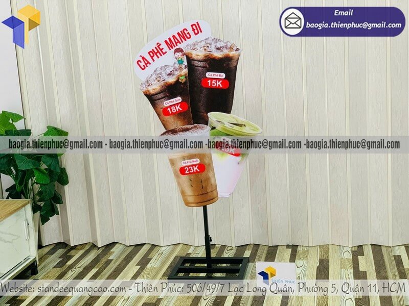 Mẫu standee mockup ly cafe in 3D trưng bày quán cafe