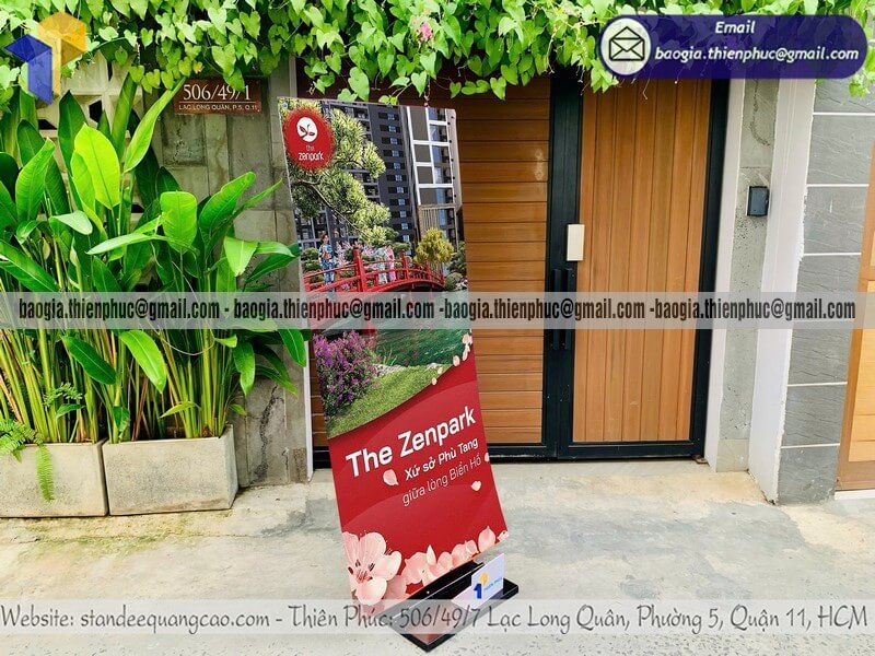 Mẫu standee quảng cáo treo poster lắp ráp chịu được gió sử dụng cho chiến dịch truyền thông ngoài trời