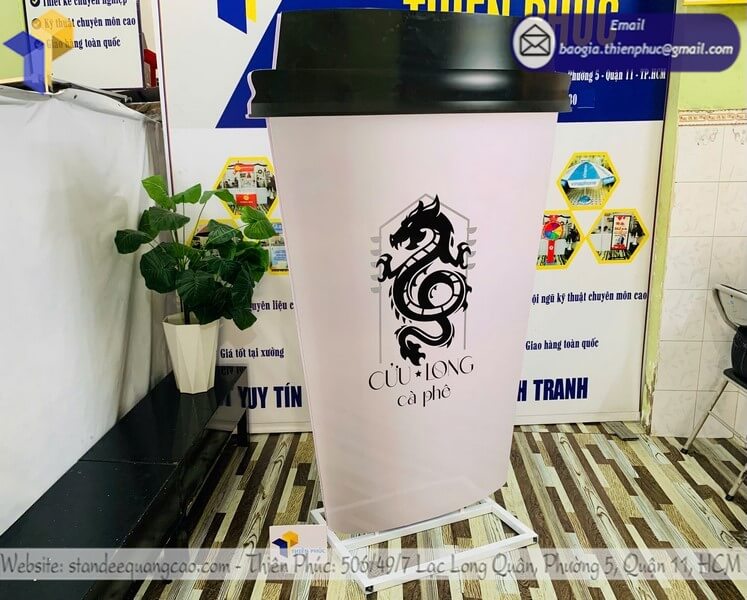 Mô hình 3D ly cafe đẹp được trưng bày tại quán cà phê, thu hút khách chụp ảnh