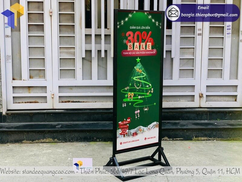 Mua bảng standee đứng in logo hai mặt giá rẻ cửa hàng sự kiện và TTTM