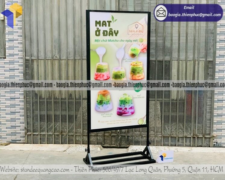 Mua bảng standee quảng cáo sản phẩm đứng ngoài trời báo giá rẻ cho quán ăn, showroom