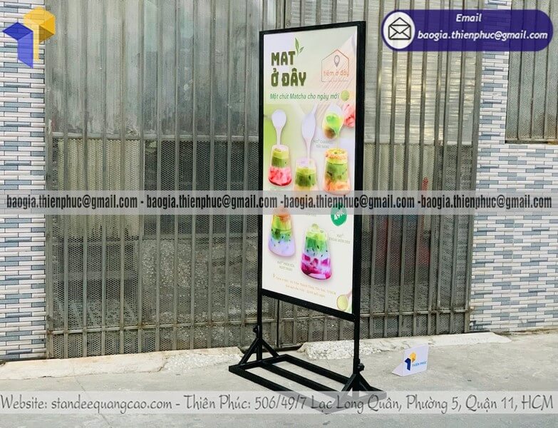 Mua bảng standee quảng cáo sản phẩm đứng ngoài trời gia công theo yêu cầu tại vỉa hè