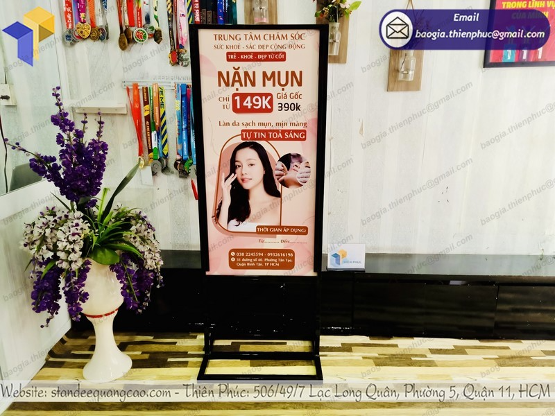 mua standee đế sắt cán format