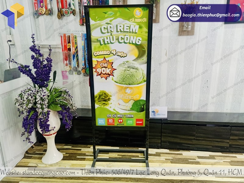 mua standee đế sắt hai mặt