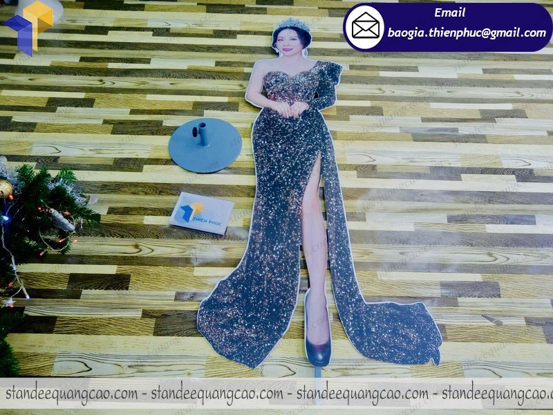 mua standee hình người giá rẻ ở đâu