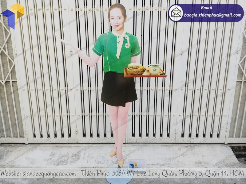 mua standee hình người khung sắt