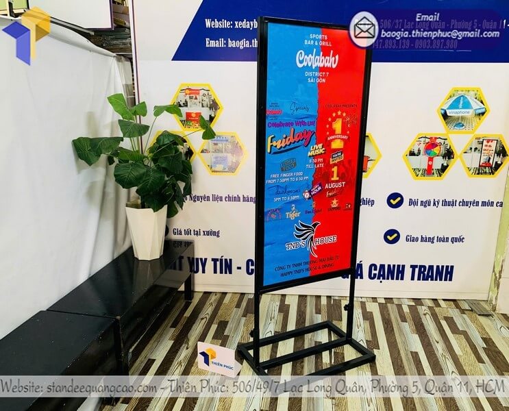Mua standee khung sắt 2 mặt in logo khung sắt chắc chắn