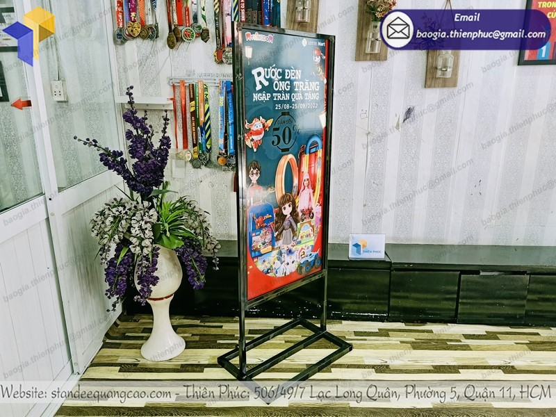 mua standee quảng cáo chân đứng