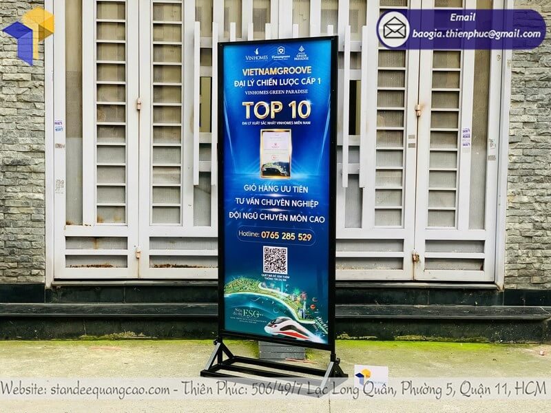 Nhận in bảng standee 2 mặt đứng cho sự kiện thương hiệu hiệu quả