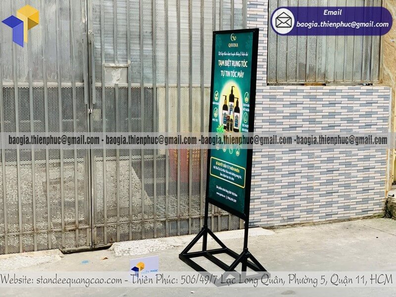 Nơi bán bảng standee đứng 2 mặt khung sắt giá sỉ cạnh tranh cho công ty quảng cáo in ấn tiếp thị