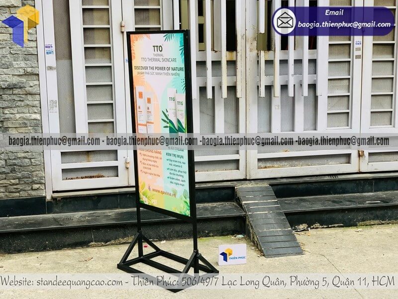 Nơi bán standee đứng ngoài trời khung sắt chất lượng cho đại lý nhà phân phối