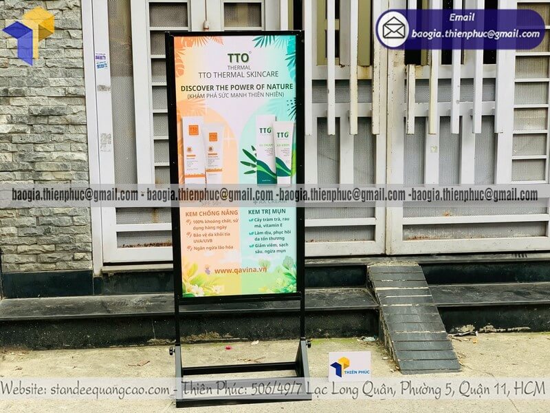 Nơi bán standee đứng ngoài trời khung sắt chất lượng