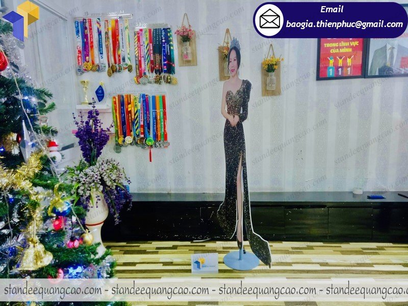 nơi bán standee hình người giá rẻ
