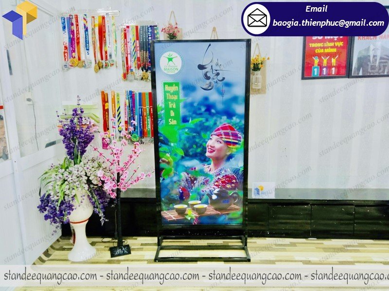 nơi bán standee chịu gió đế sắt giá rẻ