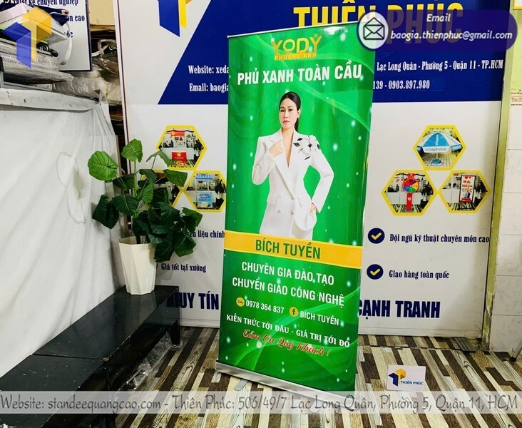Nơi in logo standee quảng cáo dựng cuốn nhôm di động cho doanh nghiệp sự kiện giá ổn định