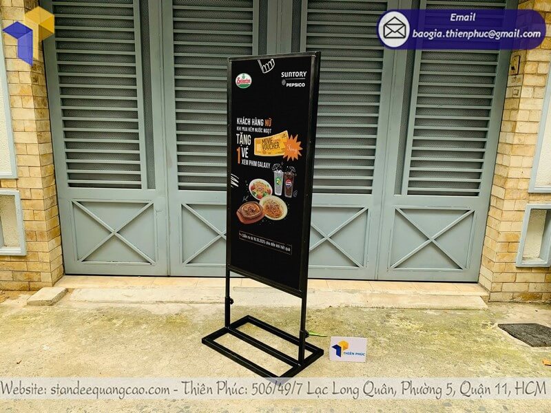 Nơi làm bảng standee khung sắt đứng 2 mặt cho sự kiện ưu đãi đơn hàng lớn