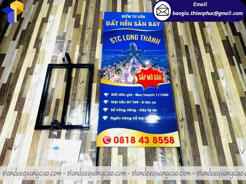 sản xuất standee khung sắt ngoài trời